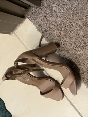 Steve Madden Nude/Tan Block Heel Sandals